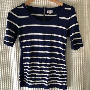 Pea in the Pod blue short sleeved shirt size small